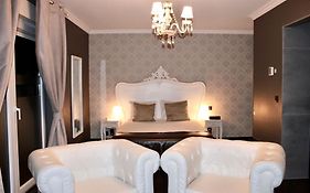 V E R O N E - Rooms&suites - Liège - Rocourt 3*